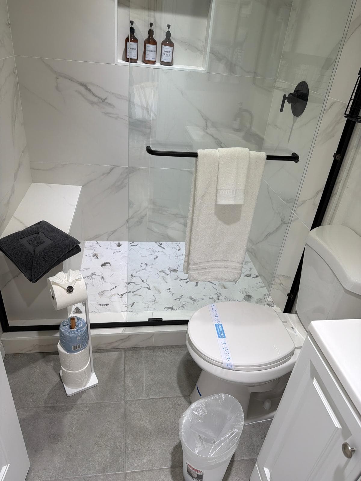 Bathroom cleaned and restocked by Woldenga