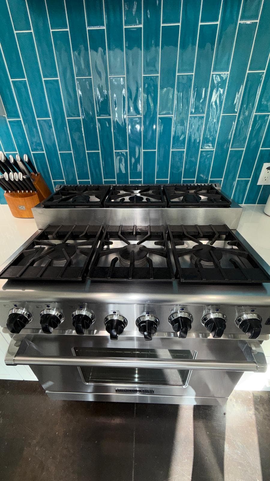 Kitchen detail cleaned by Woldenga