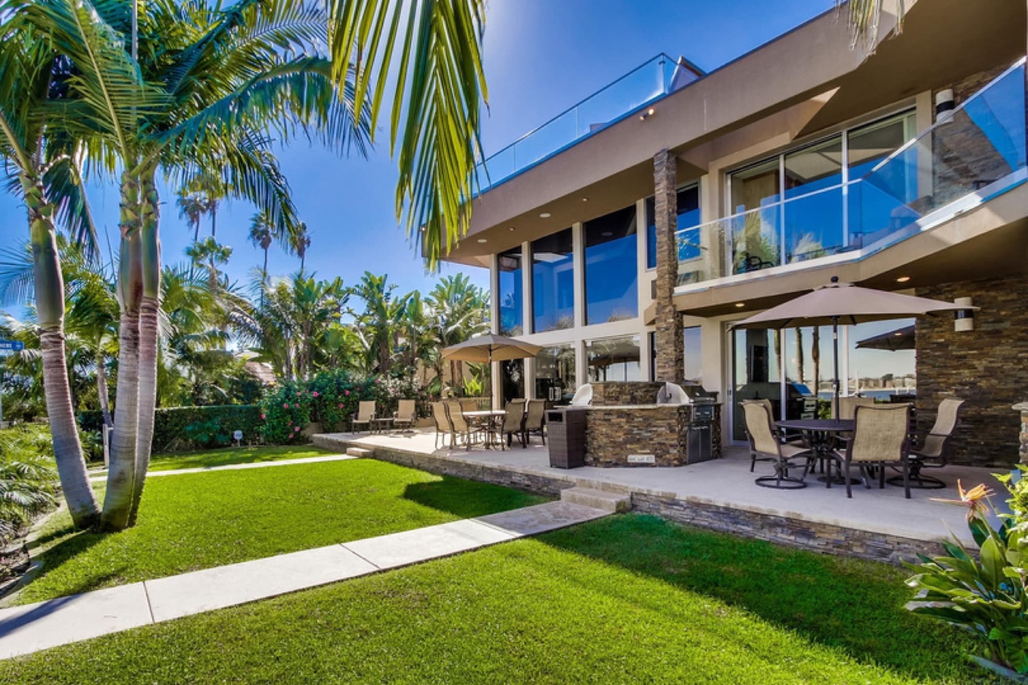 Backyard and patio of a Woldenga-serviced property