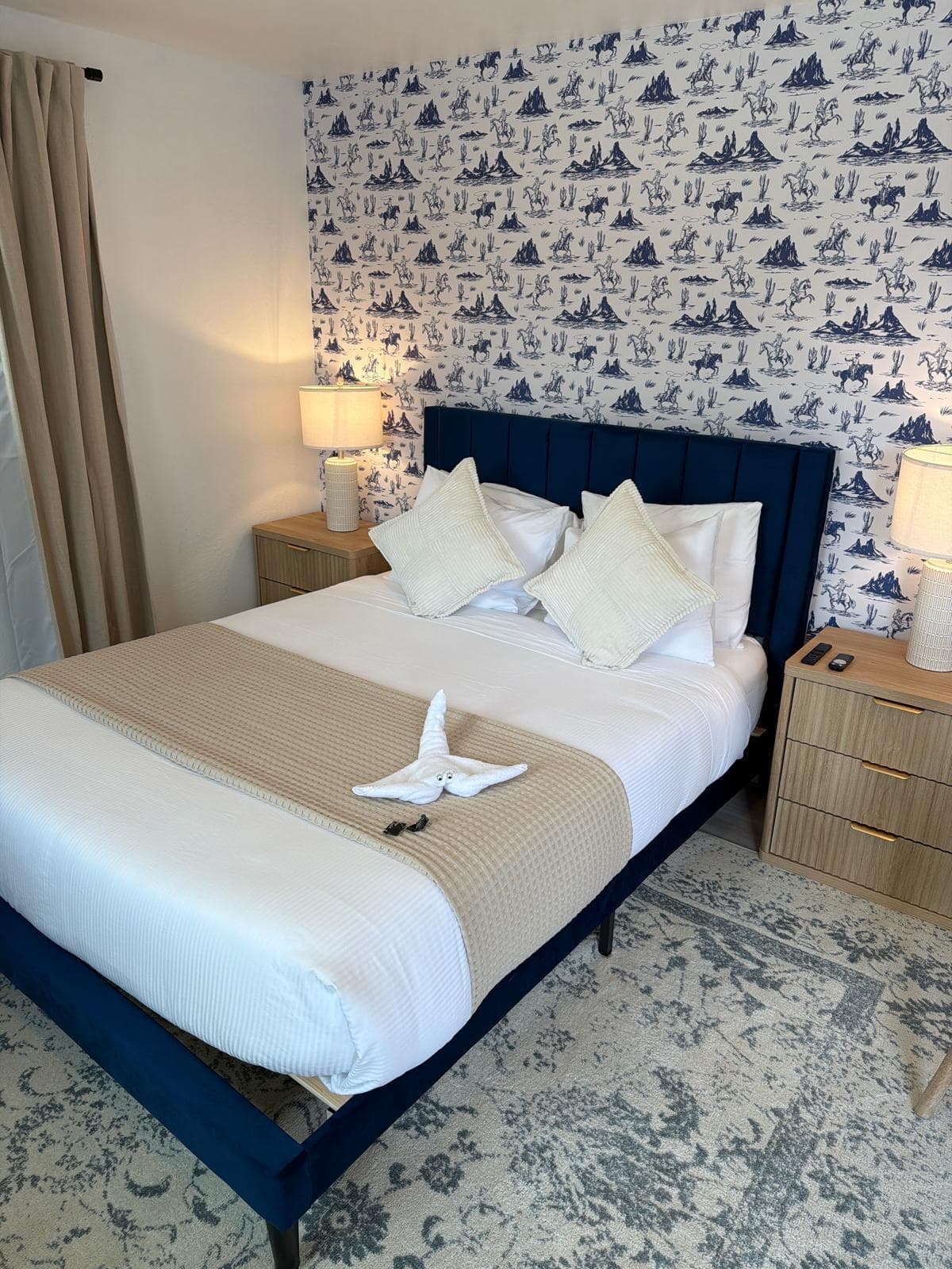 A freshly made guest bedroom prepared by Woldenga